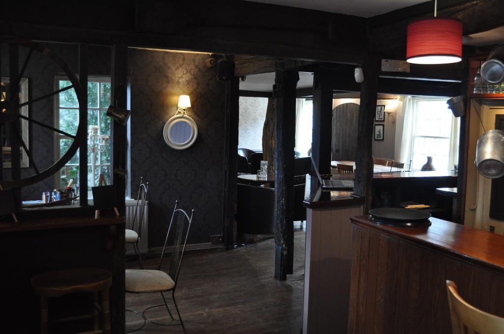 Queens Head Inn Saffron Walden Exterior photo